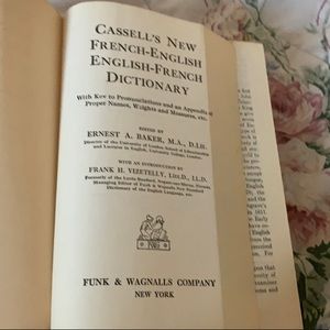 vintage french dictionary